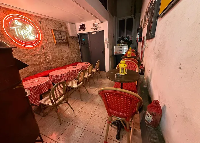 Le Globe Hostel Paris